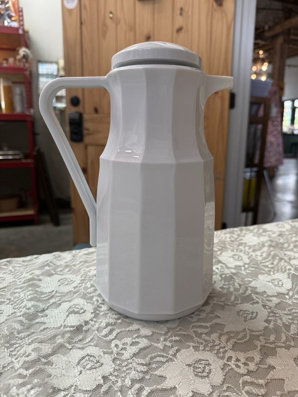 Vintage 1980s 1 Quart White Hot/Cold Glass Lined Carafe